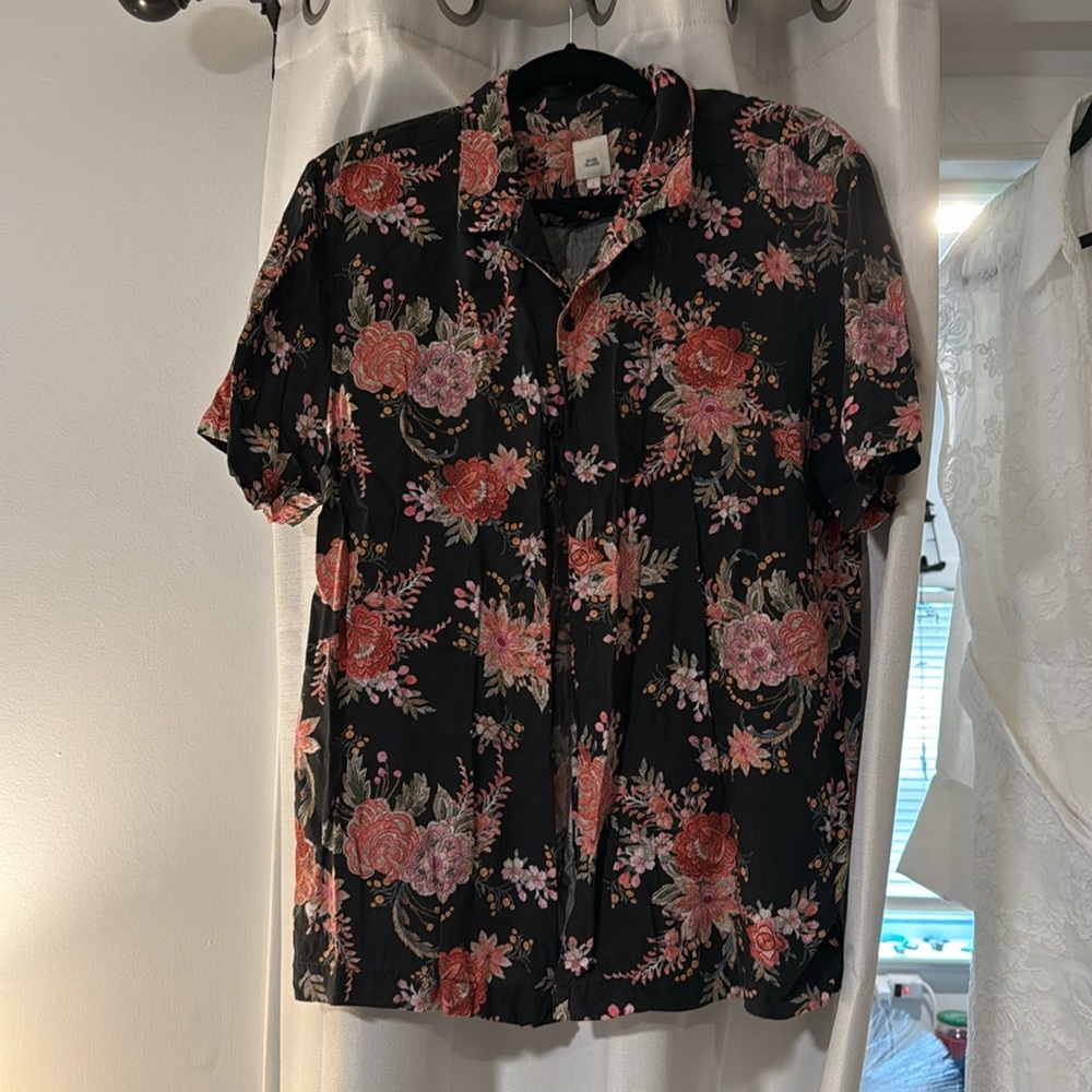 Flower button tee